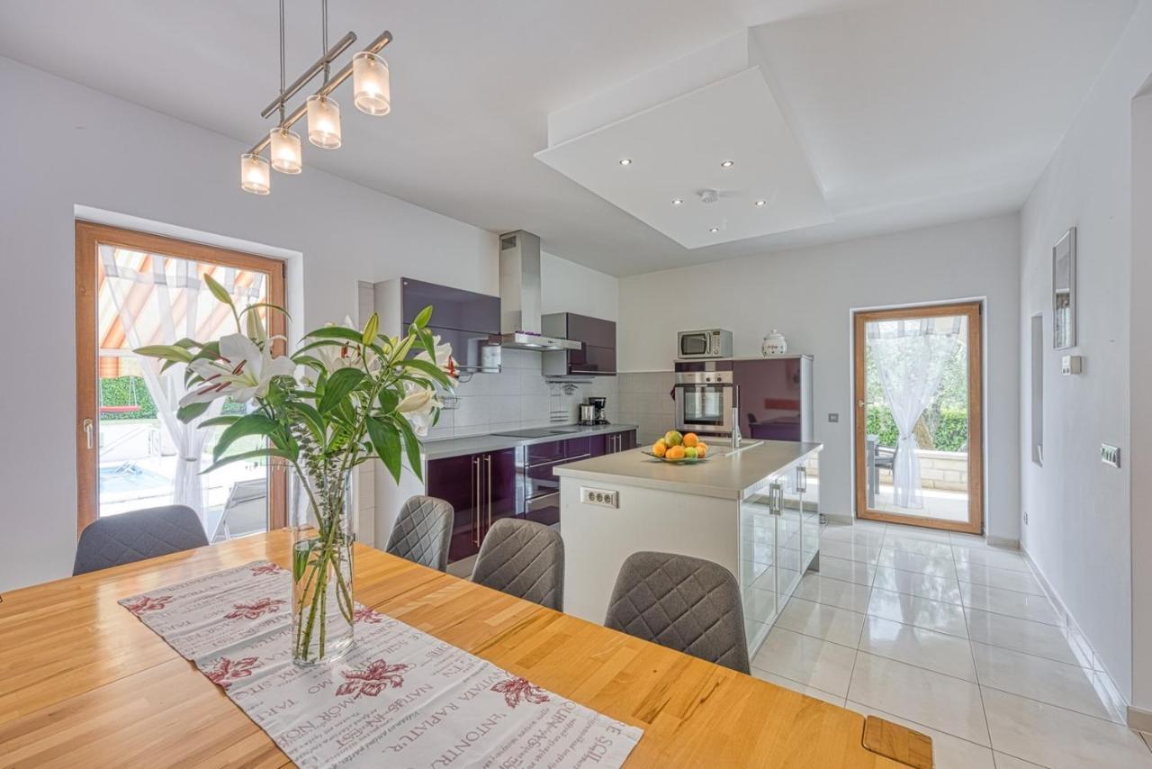 House Iris With Private Pool Porec