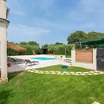 Holiday House Iris With Private Pool