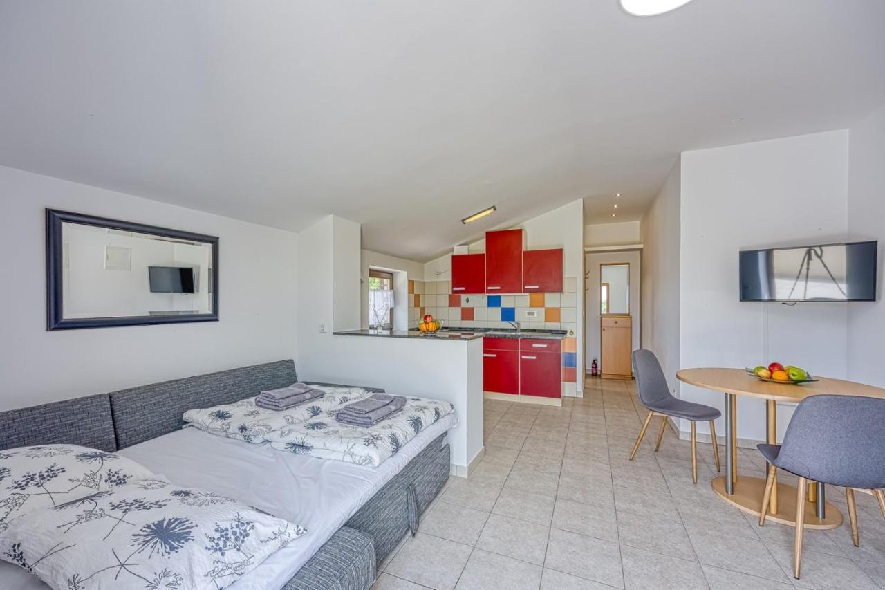 House Iris With Private Pool * Poreč