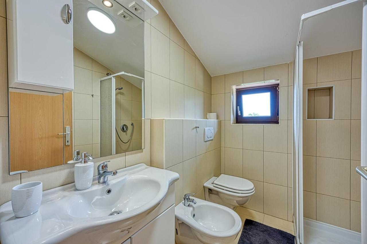 House Iris With Private Pool *