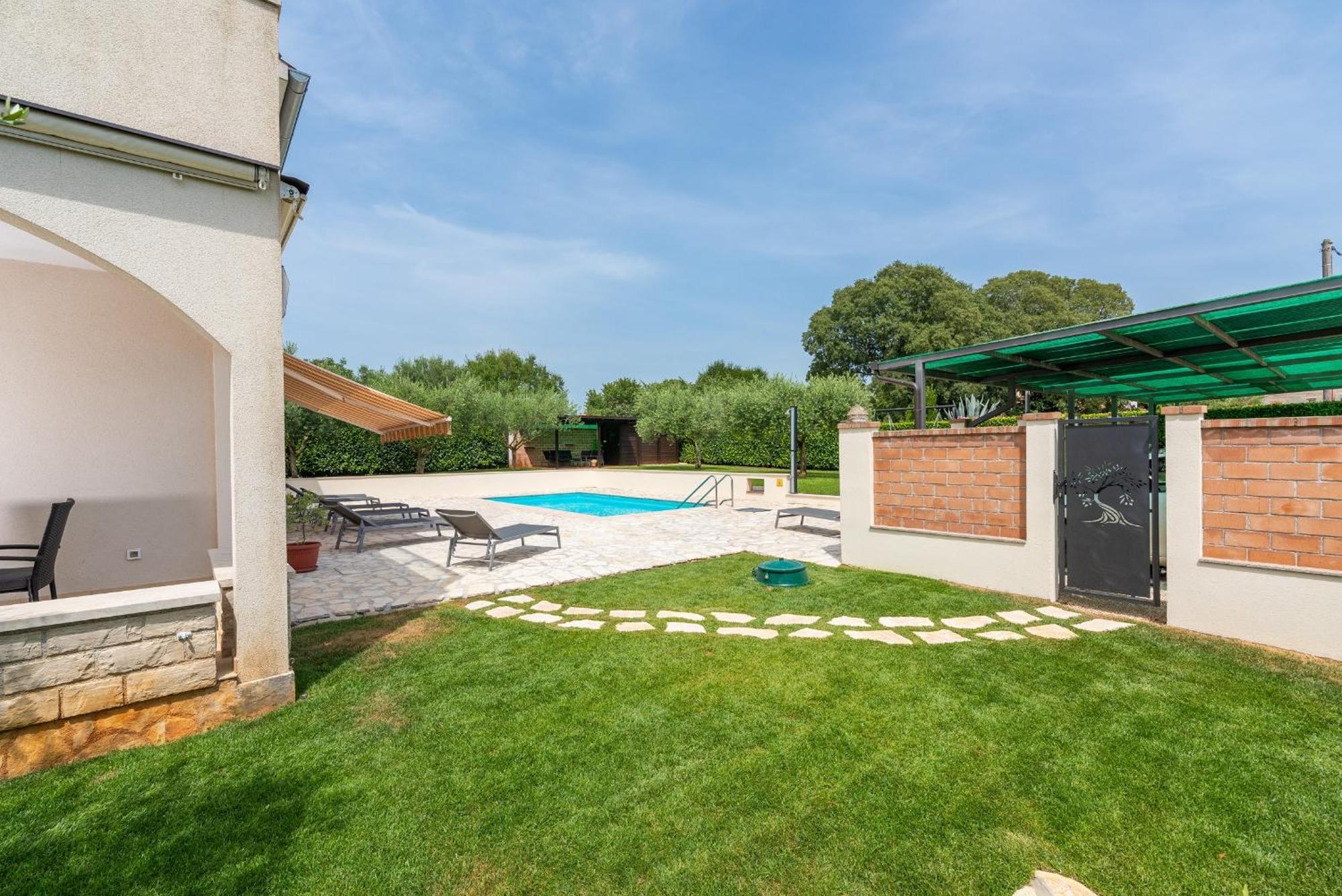 House Iris With Private Pool *