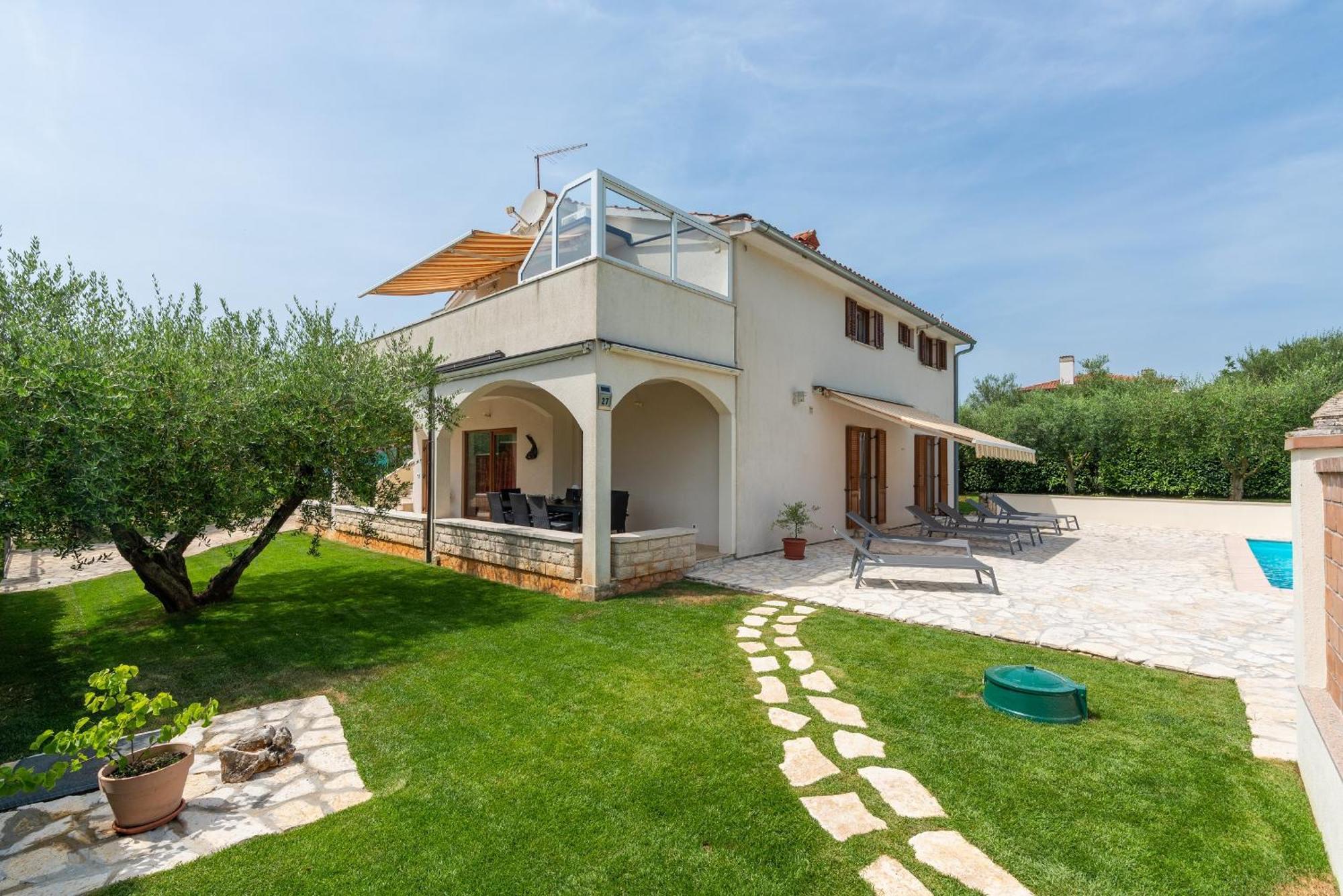 House Iris With Private Pool *