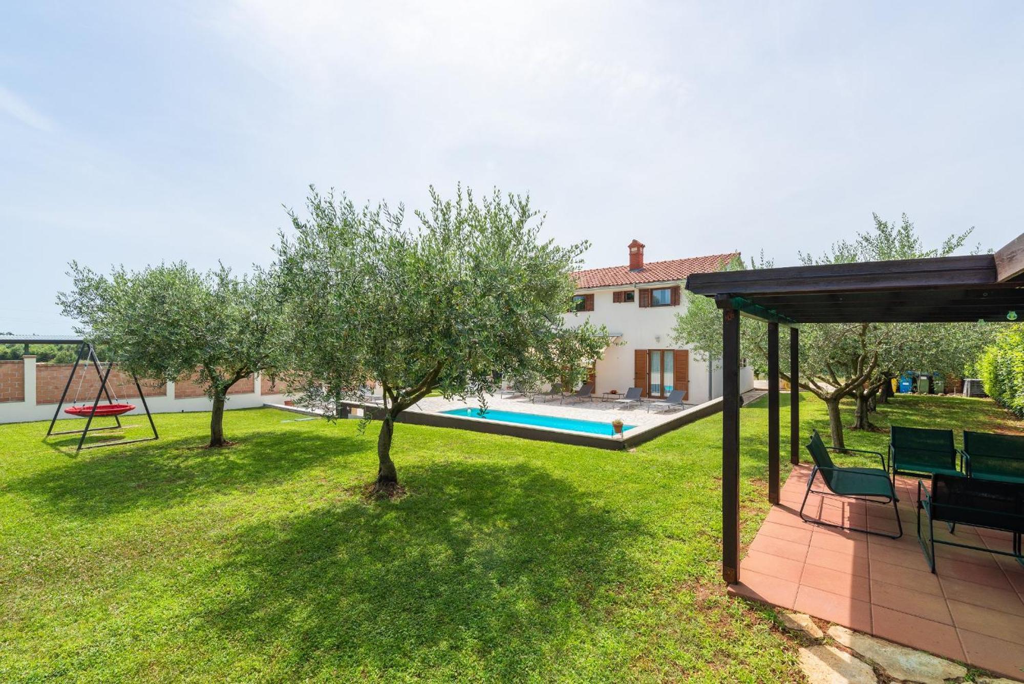 House Iris With Private Pool Poreč