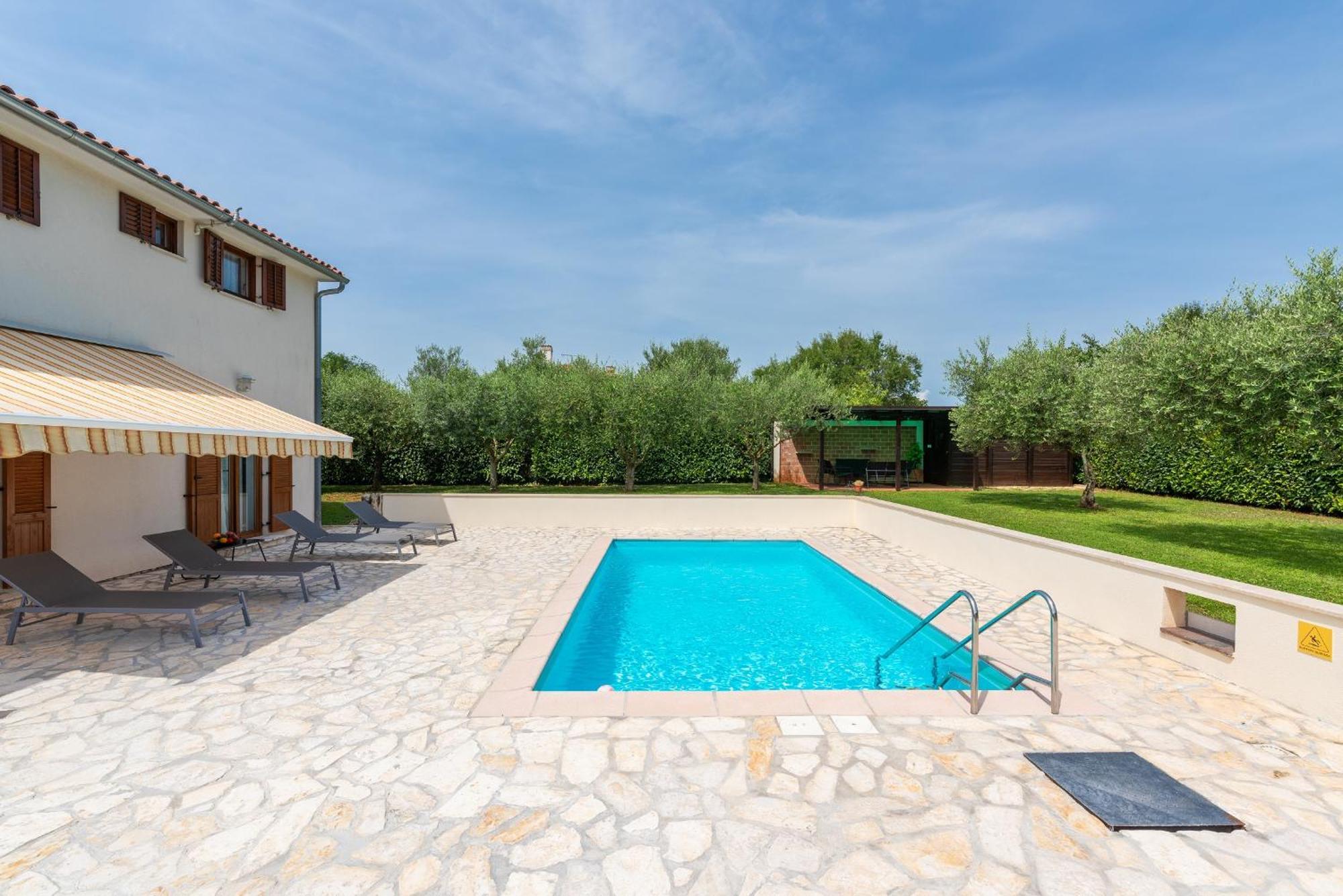 House Iris With Private Pool Villa